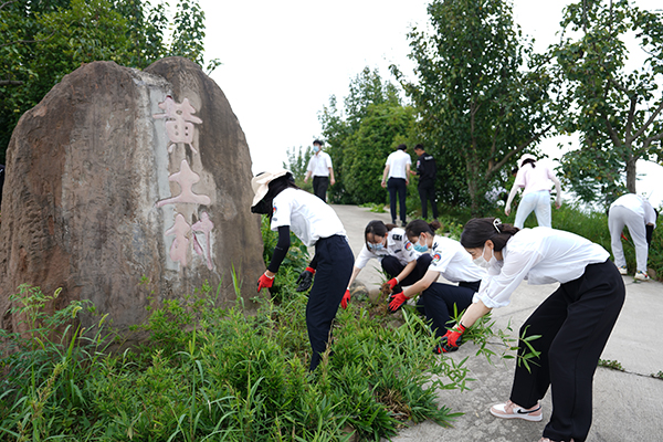 “助力鄉(xiāng)村振興，踐行艱苦奮斗” 將新員工黨性教育活動搬到對口幫扶村2.jpg